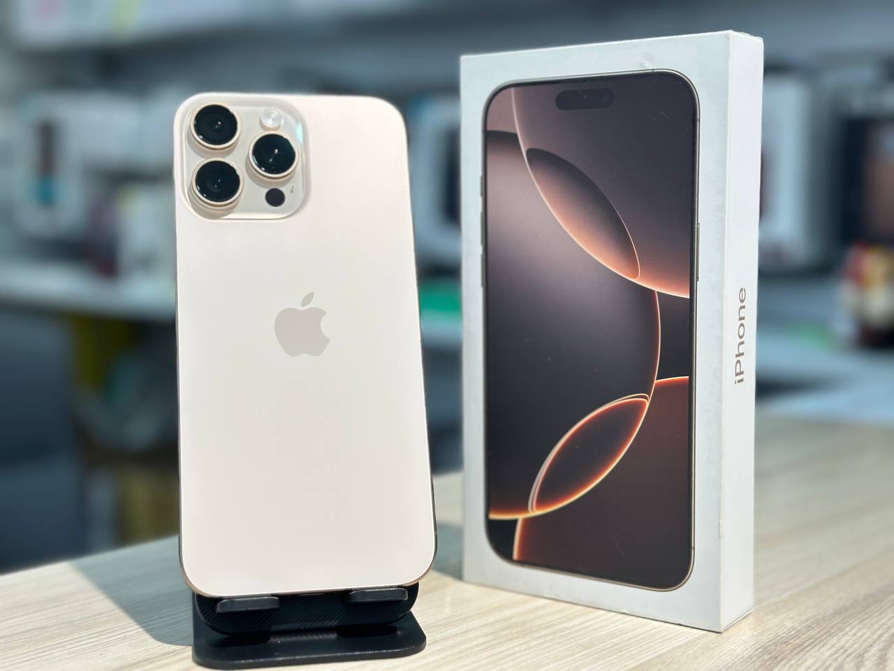 iPhone 16 Pro Max Desert Titanium 256GB (Б/У) Без RuStore