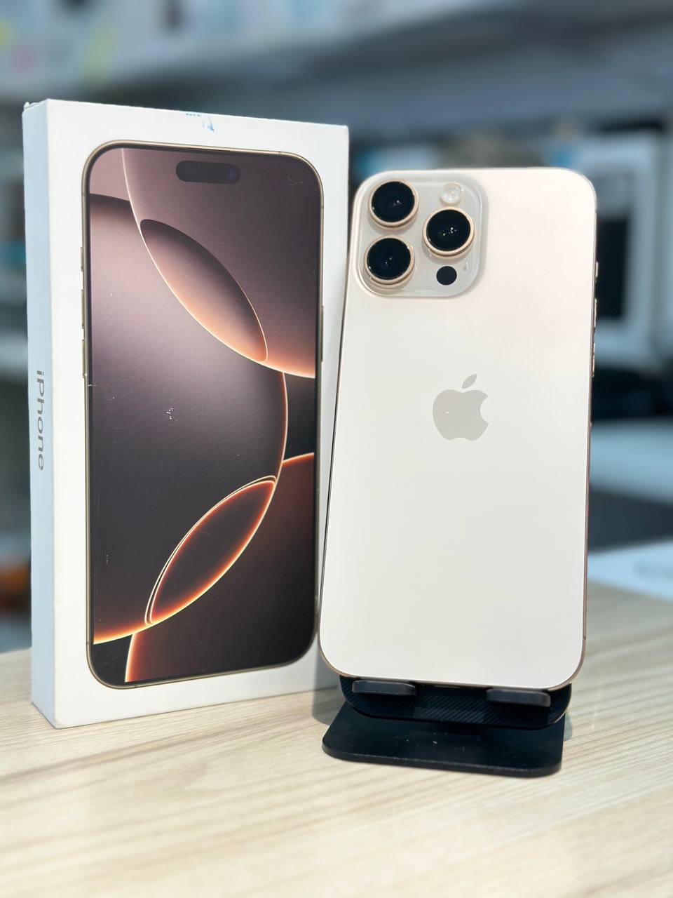 iPhone 16 Pro Max Desert Titanium 256GB (Б/У) Без RuStore